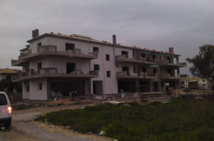 ΤΡΙΩΡΟΦΗ ΟΙΚΟΔΟΜΗ ΜΕ ΙΣΟΓΕΙΟ ΓΚΑΡΑΖ 07
