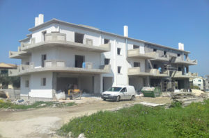 ΤΡΙΩΡΟΦΗ ΟΙΚΟΔΟΜΗ ΜΕ ΙΣΟΓΕΙΟ ΓΚΑΡΑΖ 08