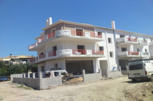 ΤΡΙΩΡΟΦΗ ΟΙΚΟΔΟΜΗ ΜΕ ΙΣΟΓΕΙΟ ΓΚΑΡΑΖ 13