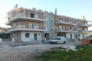 ΤΡΙΩΡΟΦΗ ΟΙΚΟΔΟΜΗ ΜΕ ΙΣΟΓΕΙΟ ΓΚΑΡΑΖ 20