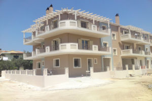 ΤΡΙΩΡΟΦΗ ΟΙΚΟΔΟΜΗ ΜΕ ΙΣΟΓΕΙΟ ΓΚΑΡΑΖ 21