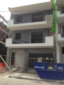 ΤΡΙΩΡΟΦΗ ΟΙΚΟΔΟΜΗ ΜΕ ΙΣΟΓΕΙΟ ΚΑΤΑΣΤΗΜΑ ΕΞΩΤΕΡΙΚΗ ΘΕΡΜΟΠΡΟΣΩΨΗ