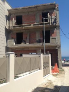 ΤΡΙΩΡΟΦΗ ΟΙΚΟΔΟΜΗ ΜΕ ΙΣΟΓΕΙΟ ΚΑΤΑΣΤΗΜΑ ΚΑΤΑΣΚΕΥΗ ΣΤΗΘΑΙΩΝ