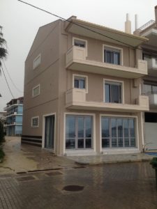 ΤΡΙΩΡΟΦΗ ΟΙΚΟΔΟΜΗ ΜΕ ΙΣΟΓΕΙΟ ΚΑΤΑΣΤΗΜΑ ΜΠΡΟΣΤΑ ΟΨΗ ΚΤΙΡΙΟΥ